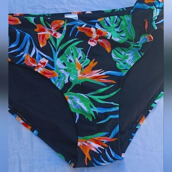 NWT Bikini Bottom    - Picture 1 of 8